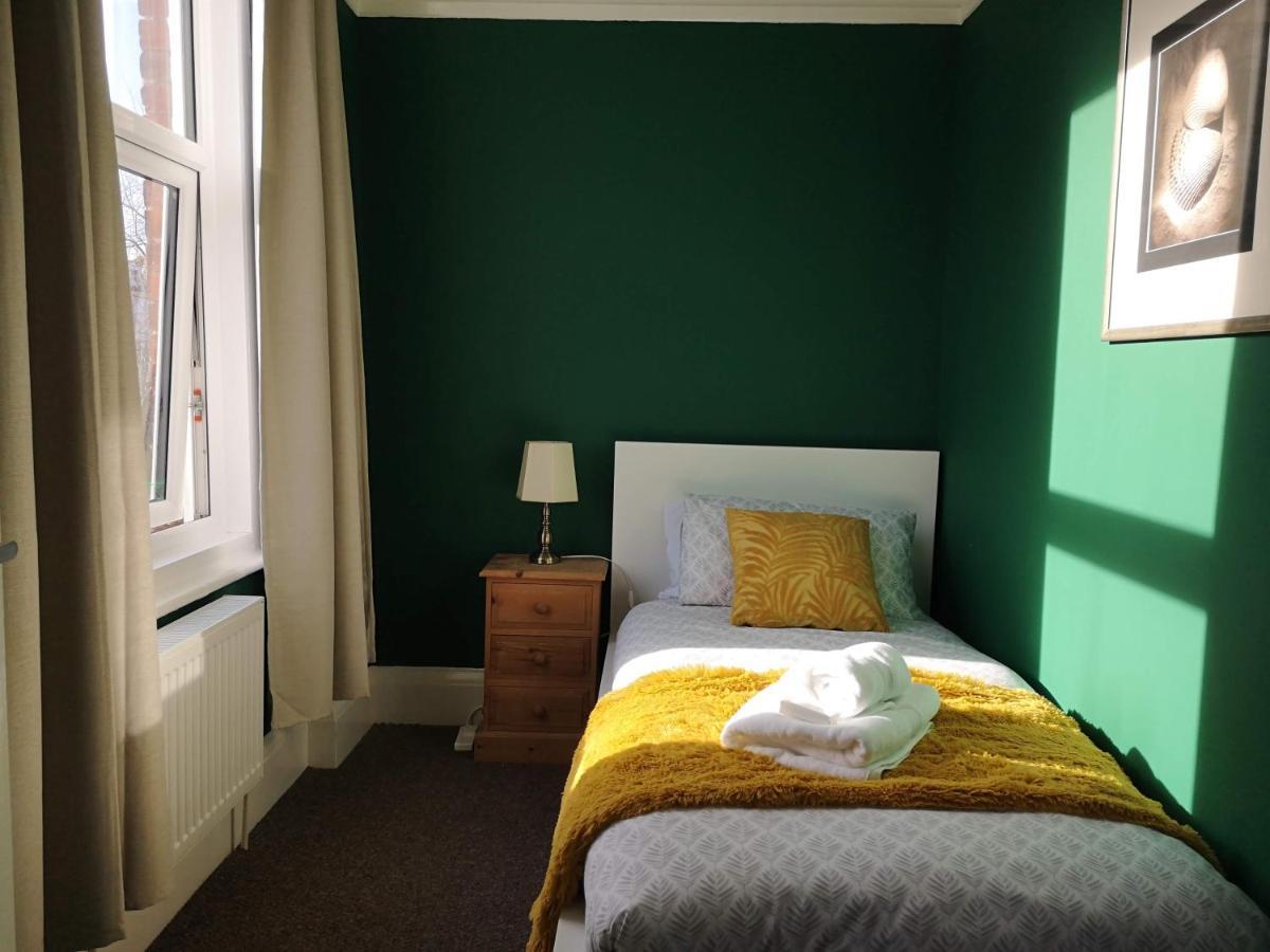 2 Bedroom Apartment At Kent Escapes Short Lets & Serviced Accommodation Kent, Bouverie Escape Folkestone With Wifi Eksteriør billede