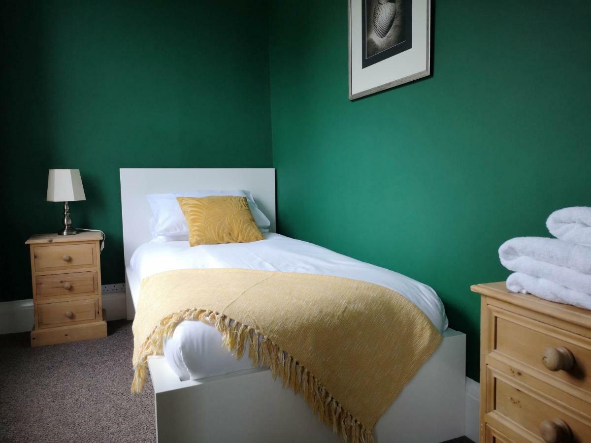 2 Bedroom Apartment At Kent Escapes Short Lets & Serviced Accommodation Kent, Bouverie Escape Folkestone With Wifi Eksteriør billede