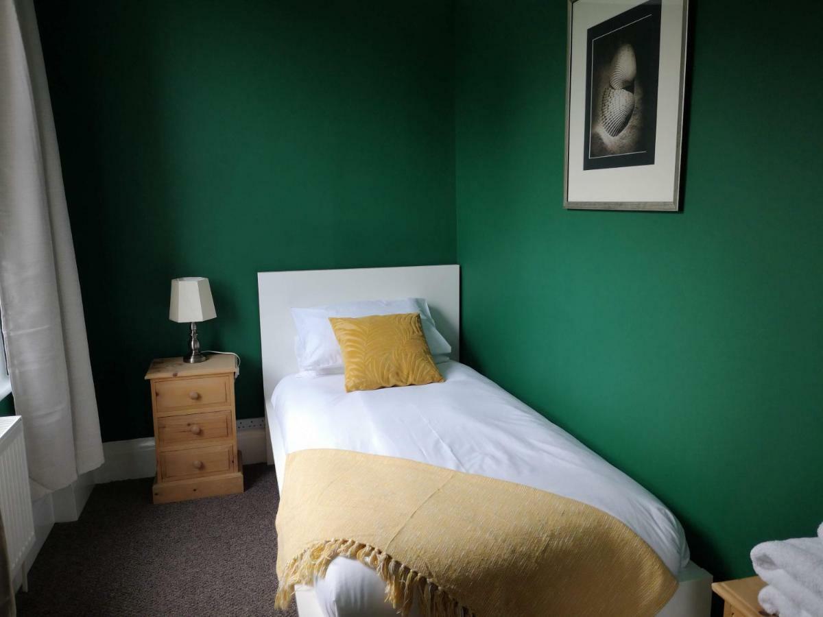 2 Bedroom Apartment At Kent Escapes Short Lets & Serviced Accommodation Kent, Bouverie Escape Folkestone With Wifi Eksteriør billede